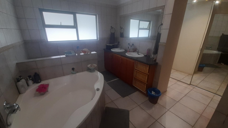 3 Bedroom Property for Sale in Kosmos North West